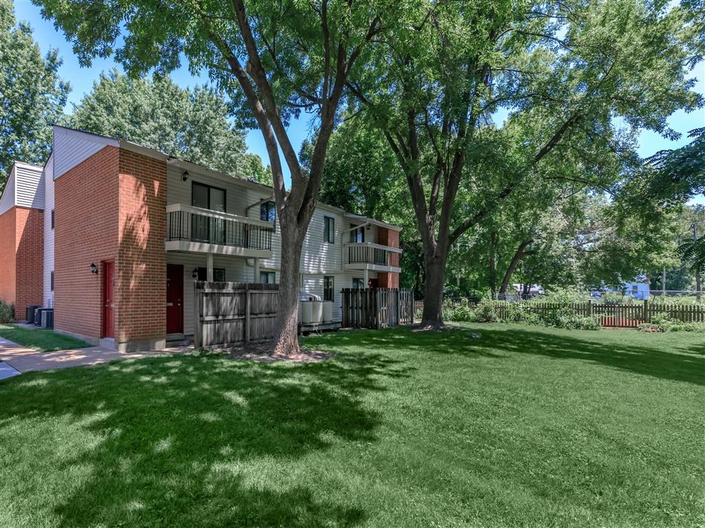 Park_Forest_Exterior_3_St_Louis_MO