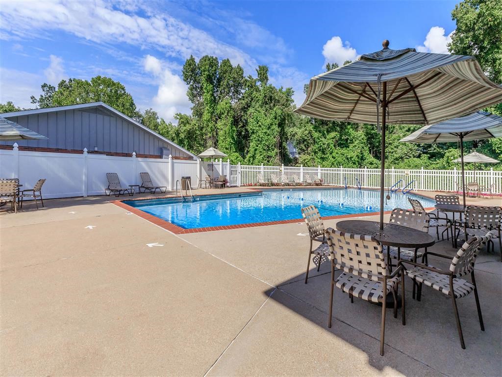 Southmoor_Pool_5_St_Louis_MO