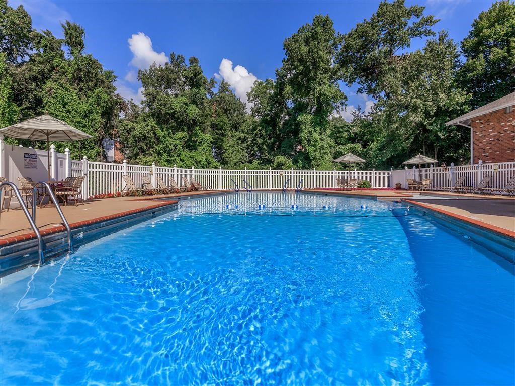 Southmoor_Pool_1_St_Louis_MO