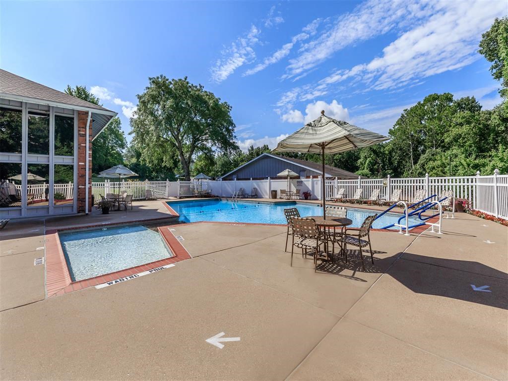 Southmoor_Pool_6_St_Louis_MO