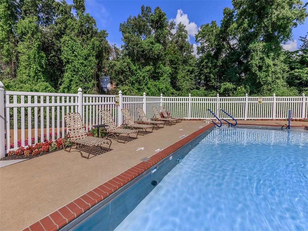 Southmoor_Pool_4_St_Louis_MO