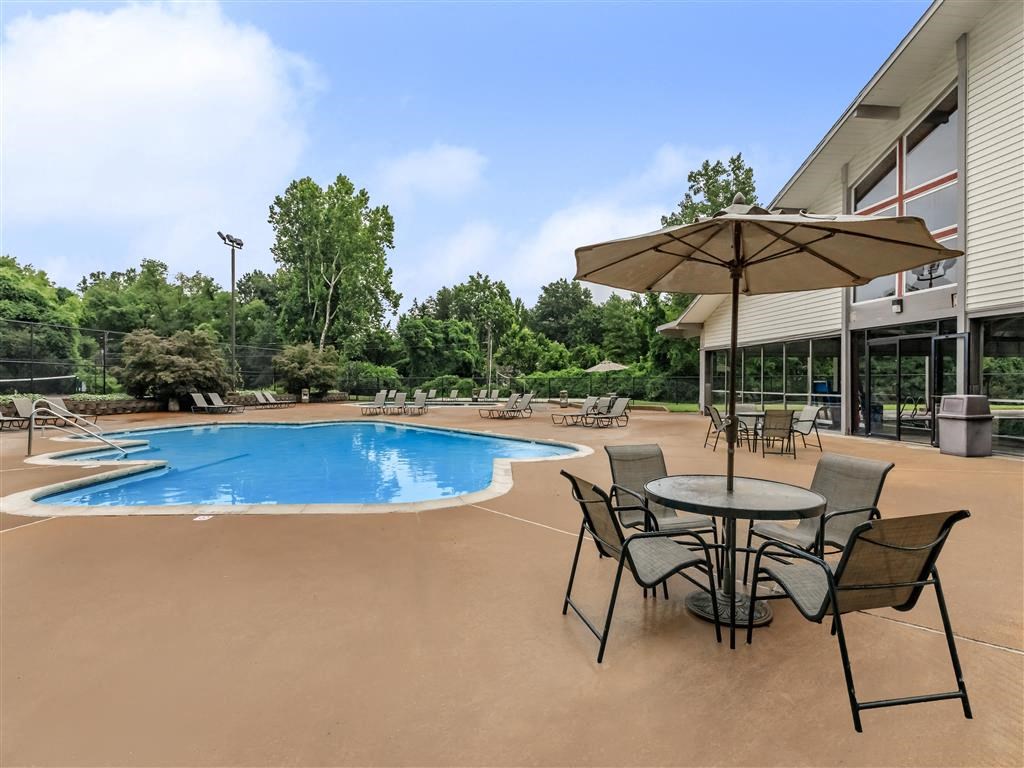 Whispering_Hills_Pool_8_St_Louis_MO