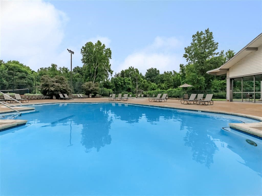 Whispering_Hills_Pool_6_St_Louis_MO