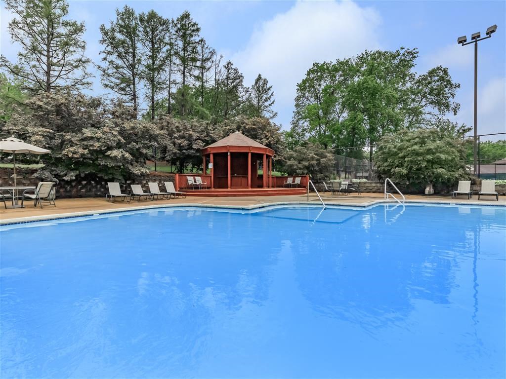 Whispering_Hills_Pool_5_St_Louis_MO