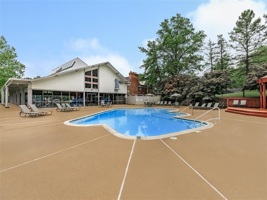 Whispering_Hills_Pool_10_St_Louis_MO