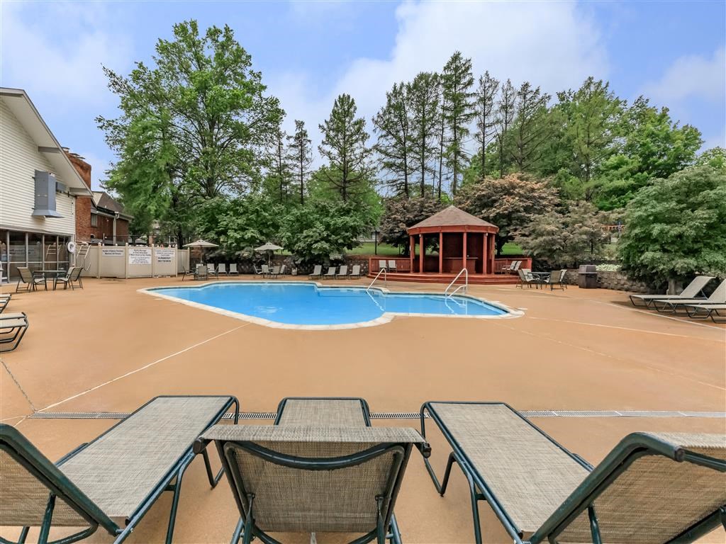 Whispering_Hills_Pool_7_St_Louis_MO