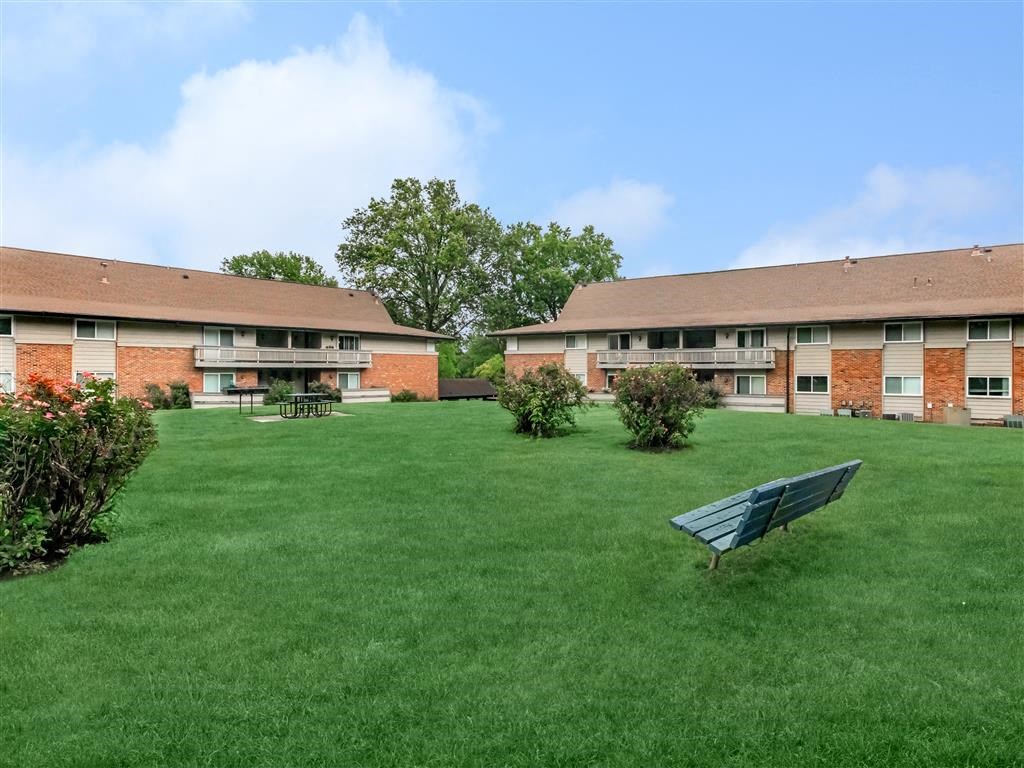 Whispering_Hills_Exterior_3_St_Louis_MO