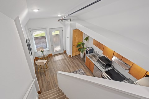 1 Bedroom 1 Bathroom Loft: Kitchen