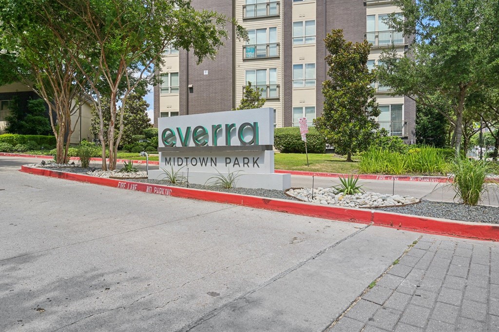 A sign that says Evergreen Midtown Park in front of a building at Everra Midtown Park Apartments, Dallas, Texas