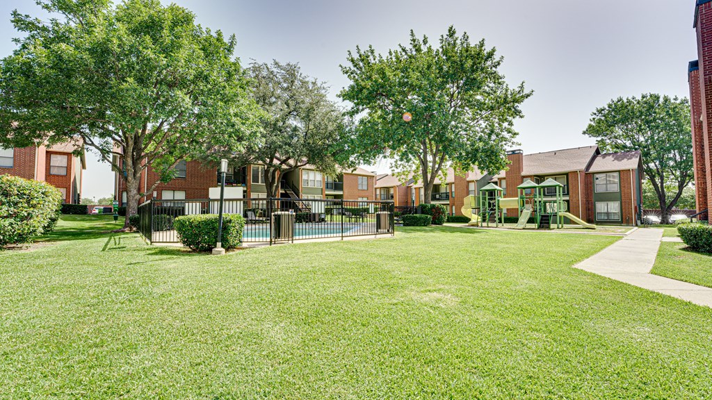 Green Landscaping at Bardin Oaks, Arlington, Texas