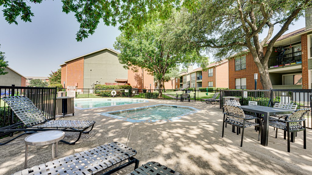 Hot Tub at Bardin Oaks, Arlington