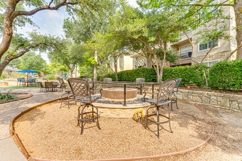 Firepit Patio at The Brazos, Dallas, TX