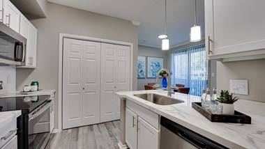 3400 Western Center Blvd 1-3 Beds Apartment for Rent - Photo Gallery 4