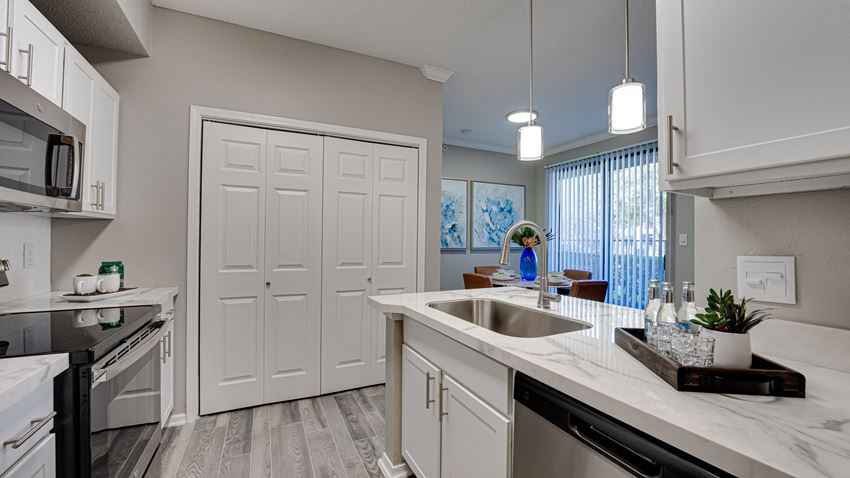 Fully Equipped Kitchen Fully Equipped Kitchen at Carmel Creekside, Fort Worth - Photo Gallery