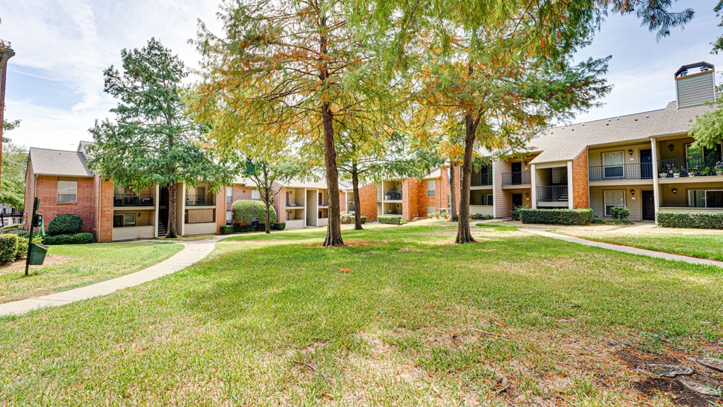 Lush Green Landscaping at Copper Hill, Bedford, TX, 76021