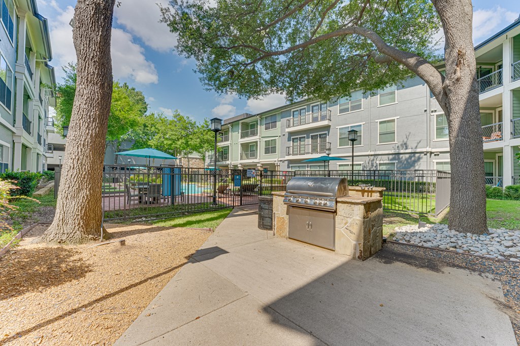 Grill Station at Easton Apartments, Texas