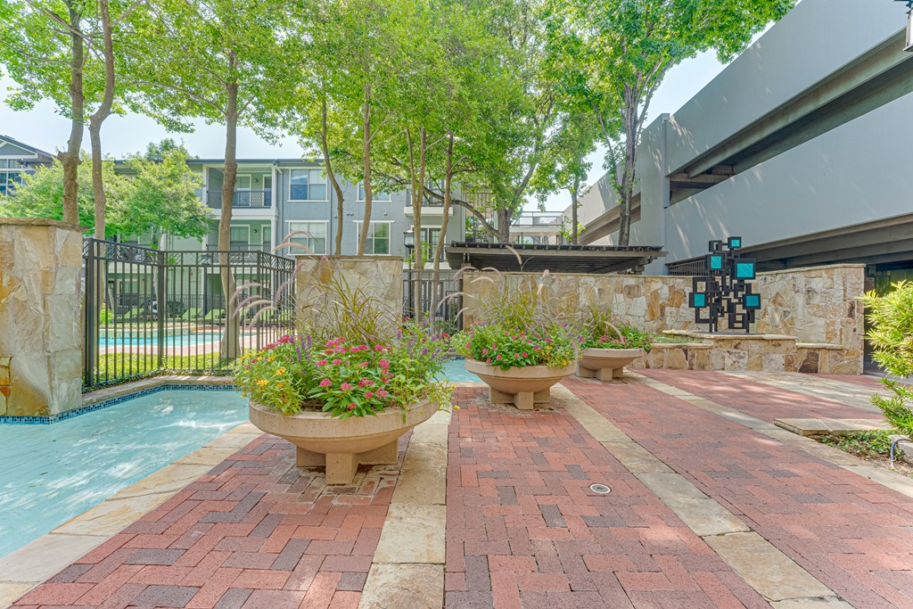 Outdoor Landscape at Easton Apartments, Dallas