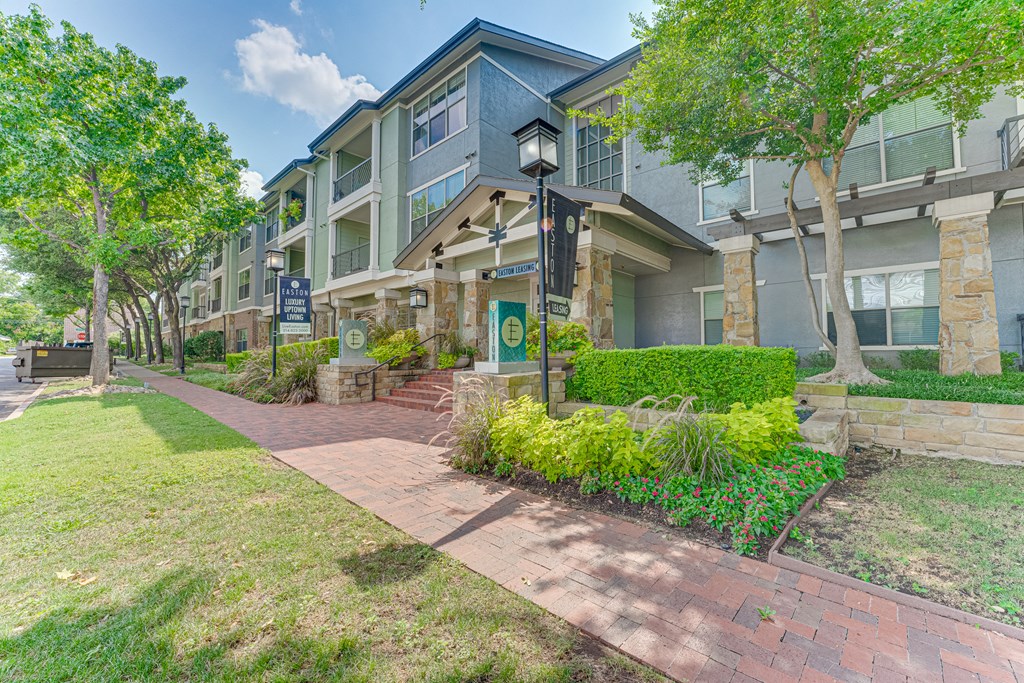 Courtyard Garden at Easton Apartments, Texas, 75206