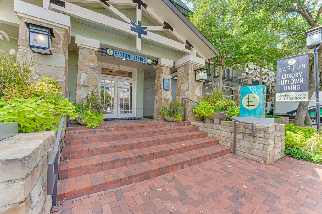 Leasing Office Exterior at Easton Apartments, Dallas, Texas