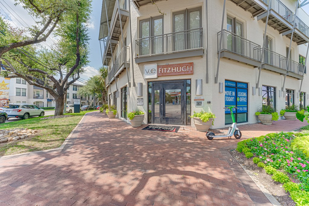 Entrance View at Vue Fitzhugh, Dallas, 75204