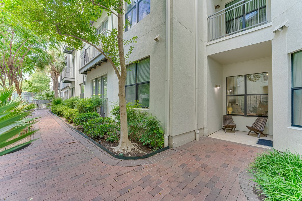 Courtyard View at Vue Fitzhugh, Dallas, TX