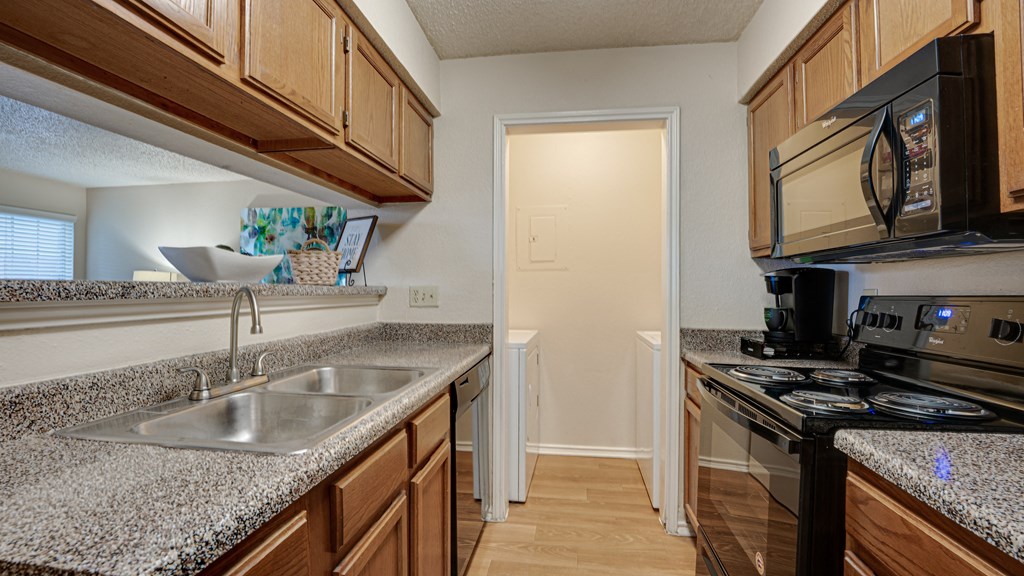 Granite Countertop Kitchen at Hunters Hill, Dallas, TX
