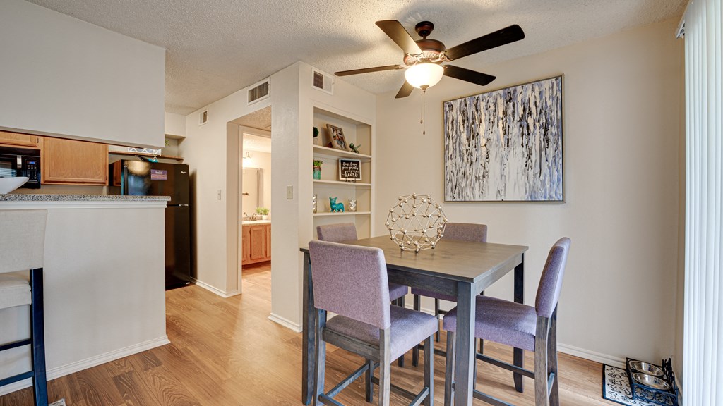 Eat In Kitchen at Hunters Hill, Dallas