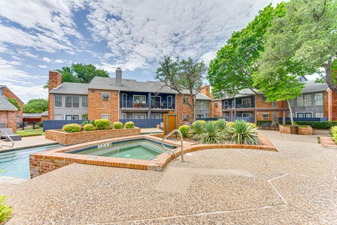 Hot Tub at The Manhattan Apartments, Dallas, 75252