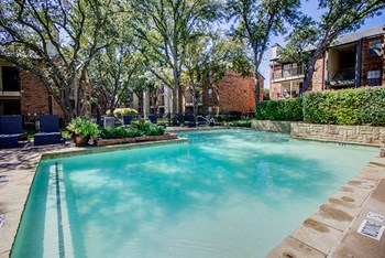 View of main pool at The Manhattan Apartments, Dallas - Photo Gallery 12