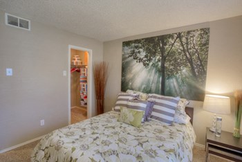 Hall Bedroom at The Manhattan Apartments, Dallas - Photo Gallery 9