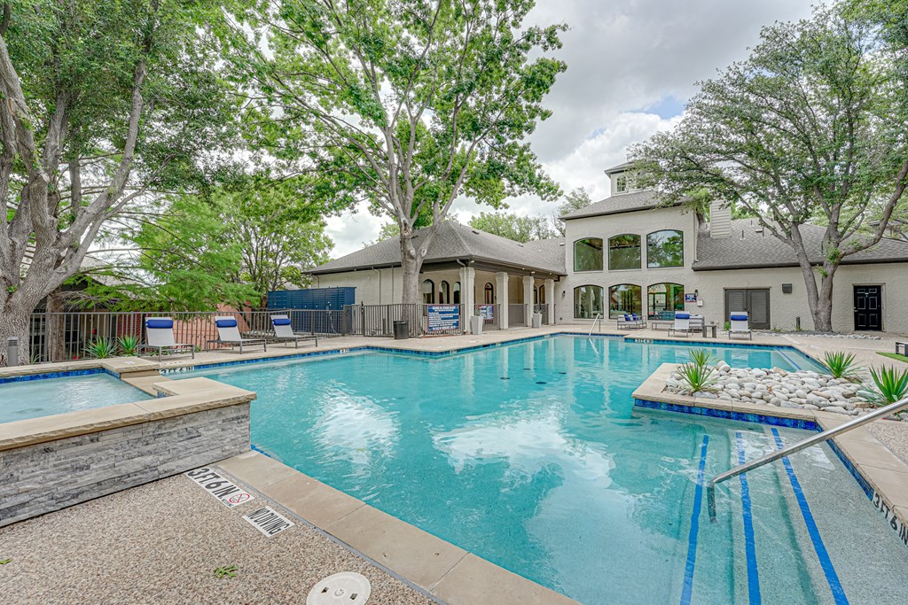 Swimming Pool and Hot Tub at Mason, McKinney, TX