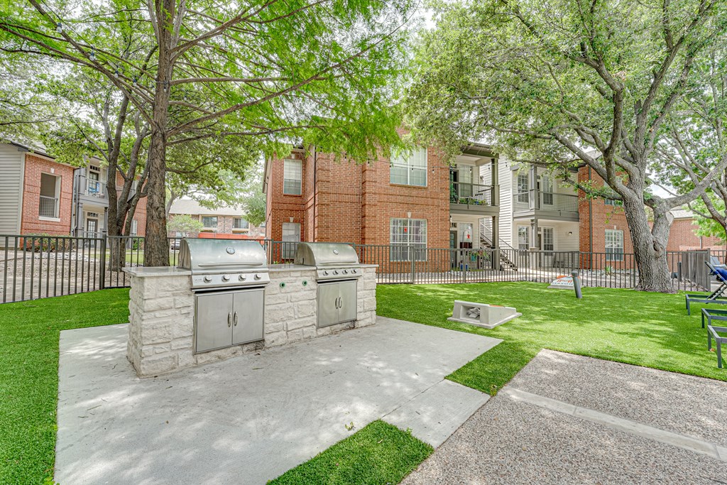 Backyard with a grill at Mason, McKinney