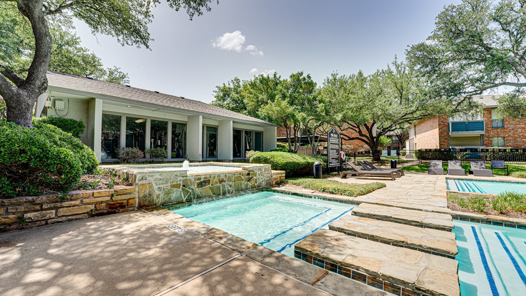 Hot Tub And Pool at Southern Oaks, Fort Worth