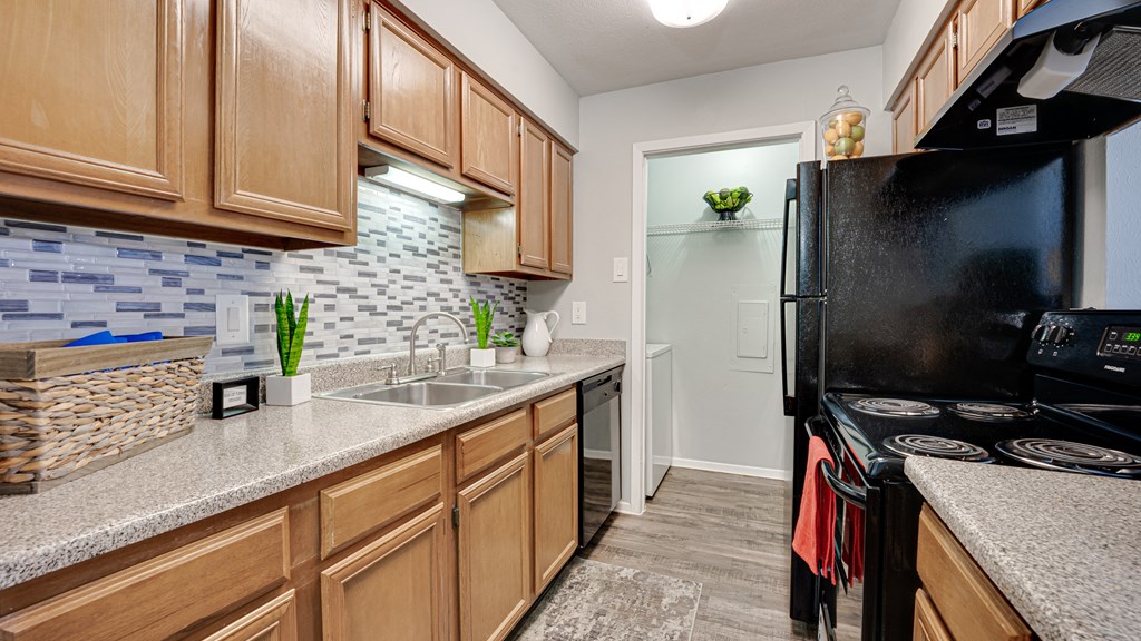 Fully Furnished Kitchen at Southern Oaks, Fort Worth, 76132