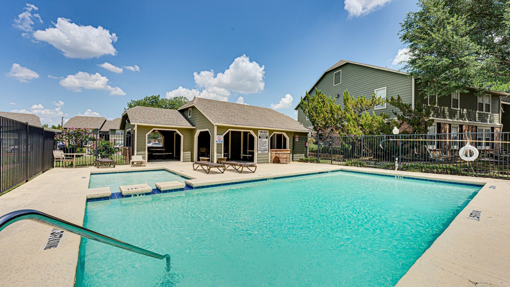 Swimming Pool With Relaxing Sundecks at Arbors Of Corsicana, Corsicana, TX