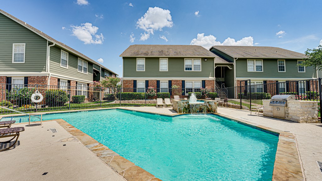 Crystal Clear Swimming Pool at Arbors Of Corsicana, Corsicana, 75110