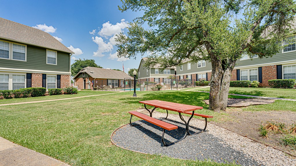 Picnic Area at Arbors Of Corsicana, Corsicana, 75110
