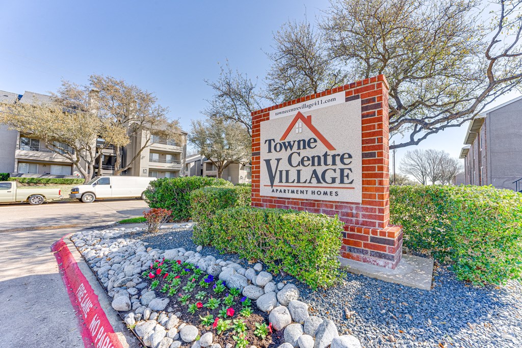 Property Signage at Towne Centre Village, Texas, 75150