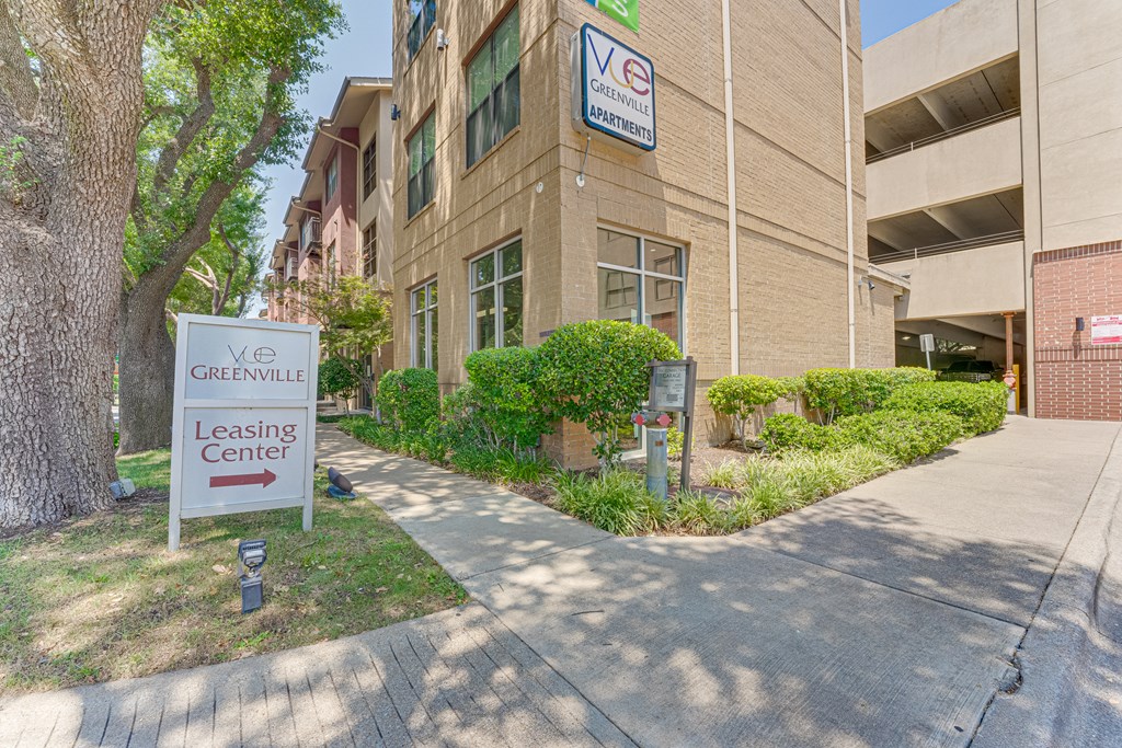 Leasing Center Exterior View at Vue Greenville, Dallas, Texas
