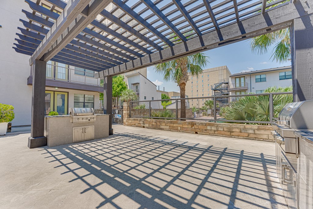 Outdoor Grill Stations at Vue Live Oak, Dallas, Texas