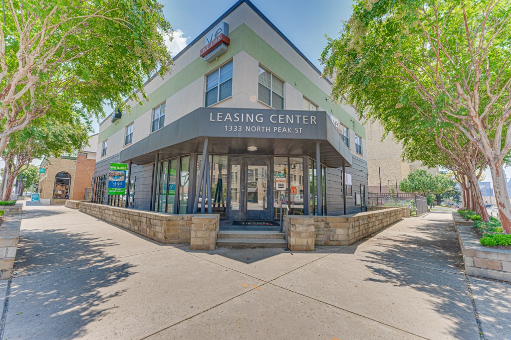 Exterior View Of Leasing Center at Vue Live Oak, Dallas, Texas