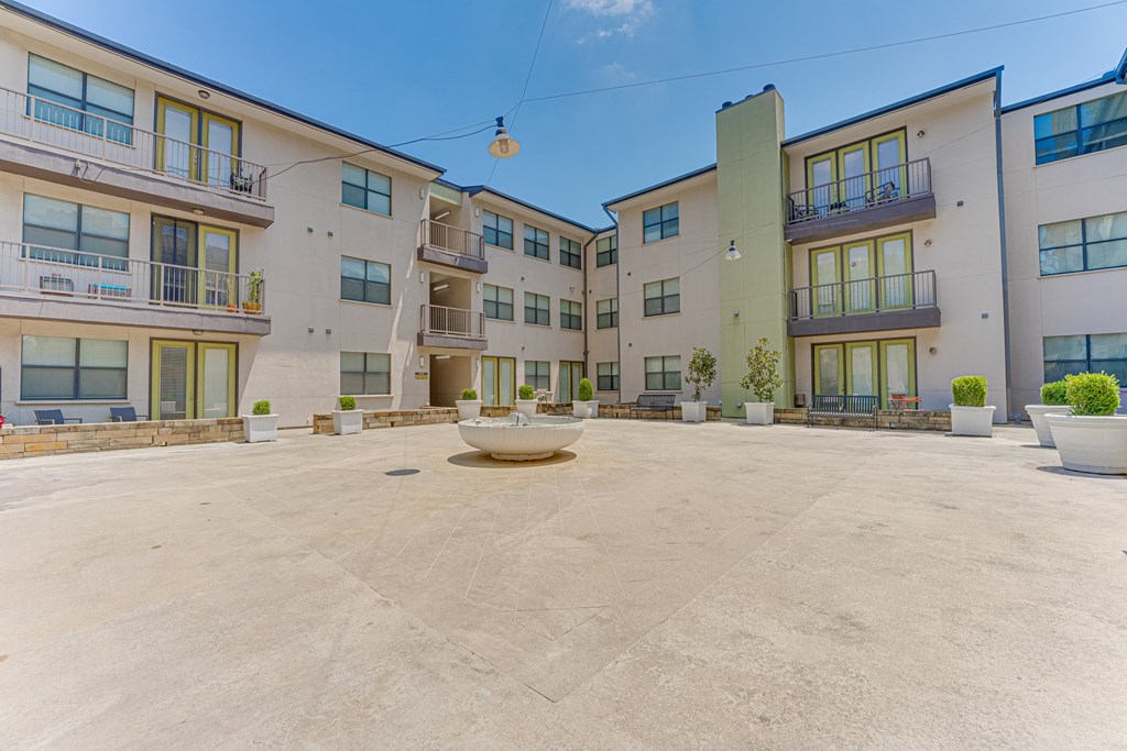 Courtyard Area at Vue Live Oak, Dallas, 75204