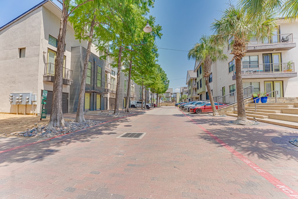 Street View at Vue Live Oak, Texas, 75204