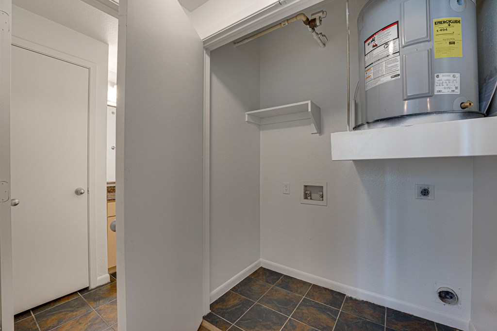 Washer Dryer Connections at Vue Live Oak, Dallas, 75204