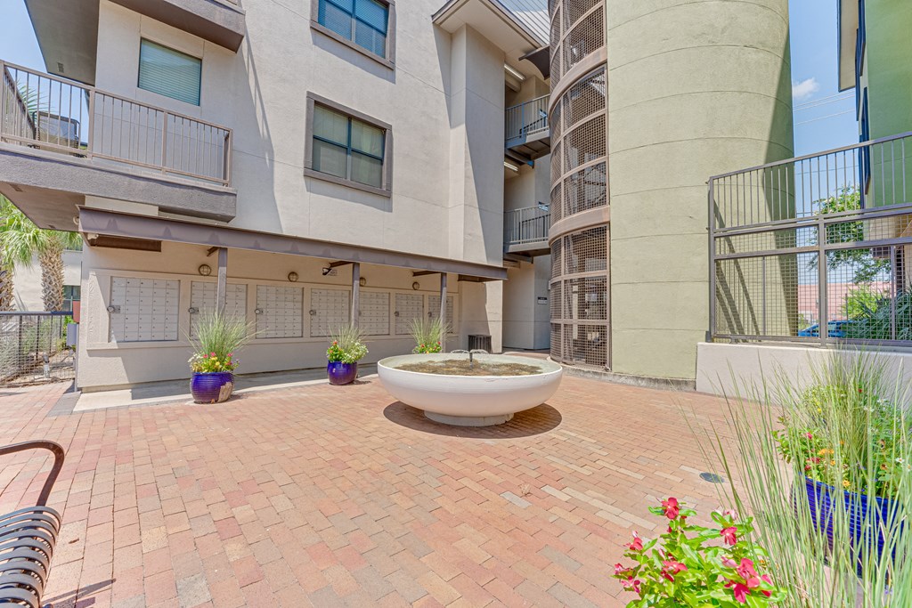 Courtyard View at Vue Live Oak, Dallas, 75204