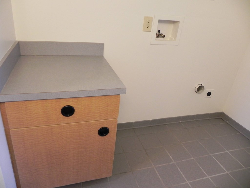 Road Runner Washer/Dryer hookups