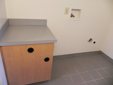 Road Runner Washer/Dryer hookups