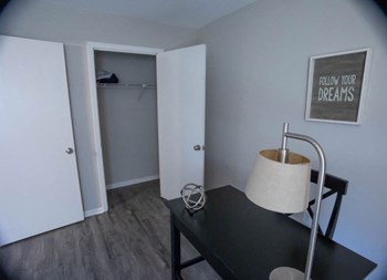 Bedroom/Office - Photo Gallery 23