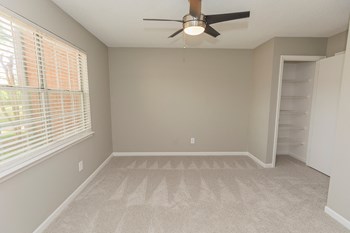 1008 Village Green Crossing 1-3 Beds Apartment for Rent - Photo Gallery 31