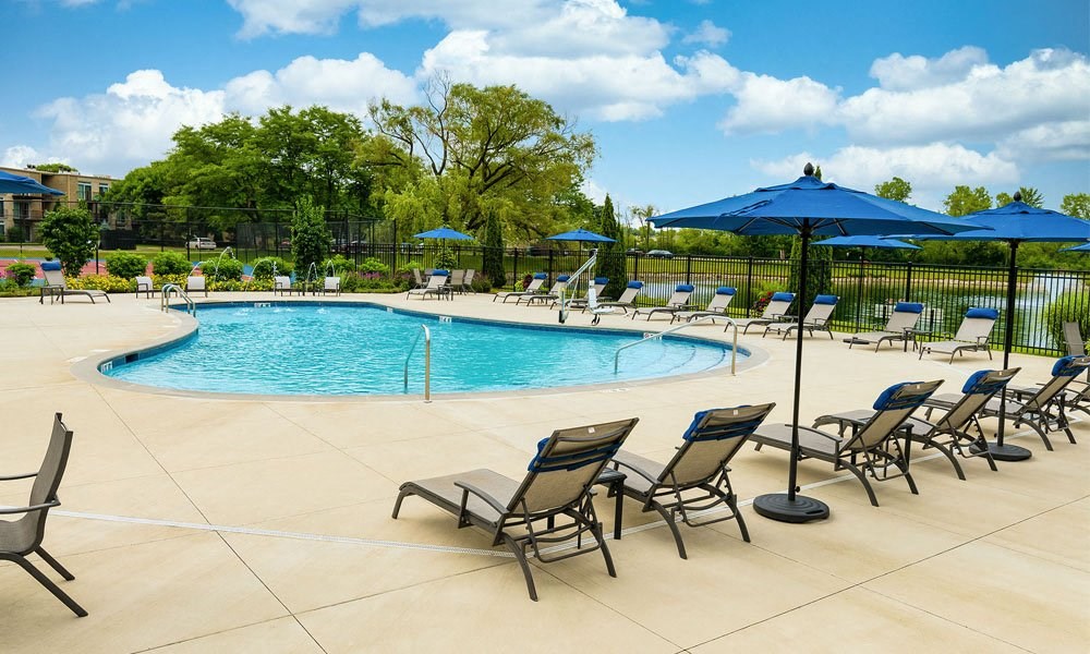 Relaxing Swimming Pool With Sundeck at Foxboro Apartments, Wheeling, Illinois
